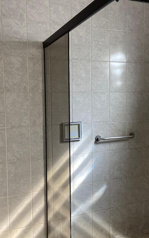 Casa à venda com 250m², 4 quartos e 1 vagaBanheiro 2