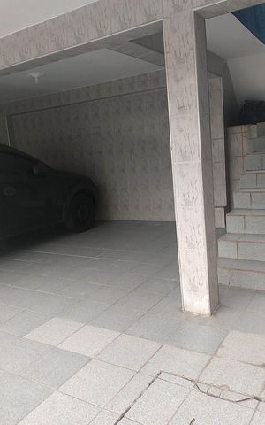 Casa à venda com 265m², 5 quartos e 2 vagas Casa à venda com 265m², 5 quartos e 2 vagasÁrea Externa