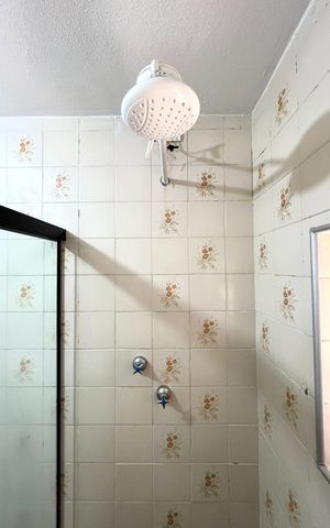 Casa à venda com 200m², 2 quartos e 2 vagasBanheiro
