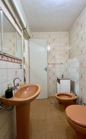 Casa à venda com 200m², 2 quartos e 2 vagasBanheiro