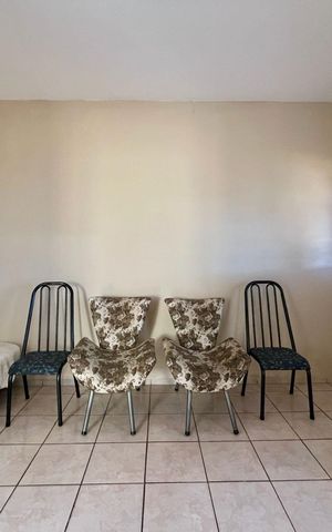 Casa à venda com 200m², 2 quartos e 2 vagasSala