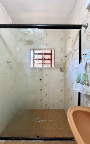 Casa à venda com 200m², 2 quartos e 2 vagasBanheiro