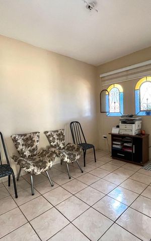 Casa à venda com 200m², 2 quartos e 2 vagasSala
