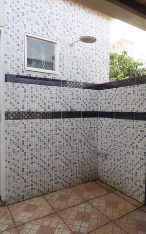 Casa para alugar com 400m², 4 quartos e 6 vagasDucha