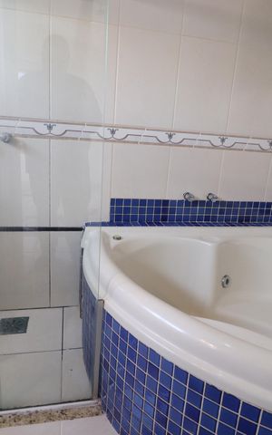 Casa para alugar com 400m², 4 quartos e 6 vagasBanheiro da Suíte