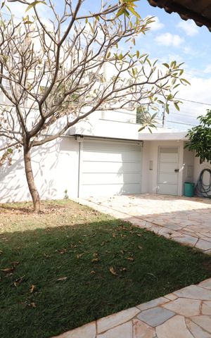 Casa para alugar com 400m², 4 quartos e 6 vagasQuintal