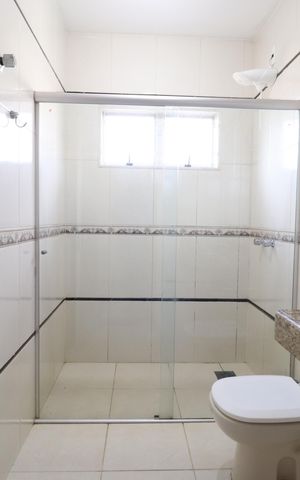 Casa para alugar com 400m², 4 quartos e 6 vagasBanheiro Social