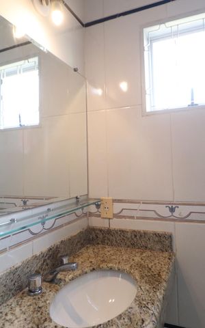Casa para alugar com 400m², 4 quartos e 6 vagasBanheiro da Suíte