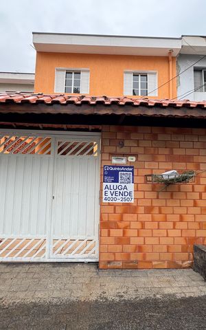 Casa para alugar com 166m², 3 quartos e 3 vagasFachada com PLACA