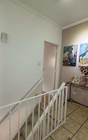 Casa para alugar com 166m², 3 quartos e 3 vagasEscada