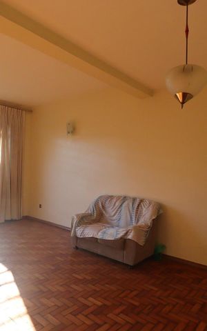 Casa para alugar com 260m², 6 quartos e 3 vagas Casa para alugar com 260m², 6 quartos e 3 vagasSala