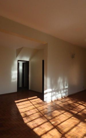 Casa para alugar com 260m², 6 quartos e 3 vagas Casa para alugar com 260m², 6 quartos e 3 vagasSala