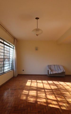 Casa para alugar com 260m², 6 quartos e 3 vagas Casa para alugar com 260m², 6 quartos e 3 vagasSala