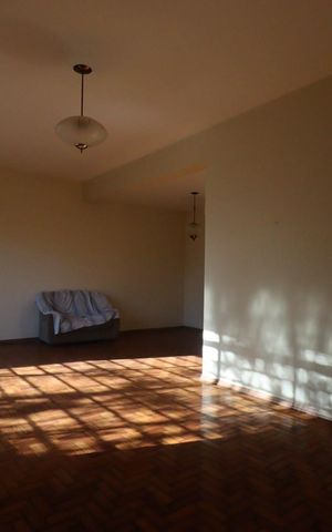 Casa para alugar com 260m², 6 quartos e 3 vagas Casa para alugar com 260m², 6 quartos e 3 vagasSala