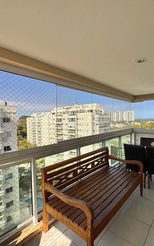 Apartamento à venda com 237m², 3 quartos e 2 vagas Apartamento à venda com 237m², 3 quartos e 2 vagasVaranda