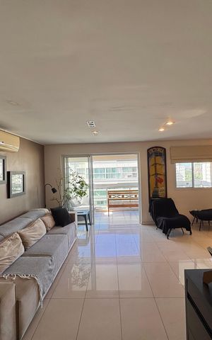Apartamento à venda com 237m², 3 quartos e 2 vagas Apartamento à venda com 237m², 3 quartos e 2 vagasSala