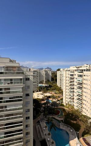 Apartamento à venda com 237m², 3 quartos e 2 vagas Apartamento à venda com 237m², 3 quartos e 2 vagasTerraço
