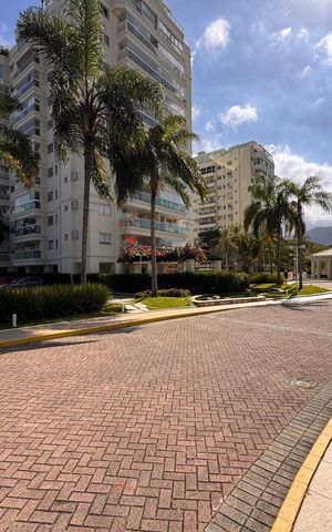 Apartamento à venda com 237m², 3 quartos e 2 vagas Apartamento à venda com 237m², 3 quartos e 2 vagasFachada