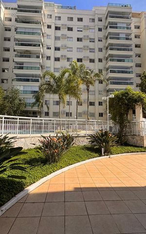 Apartamento à venda com 237m², 3 quartos e 2 vagas Apartamento à venda com 237m², 3 quartos e 2 vagasTerraço