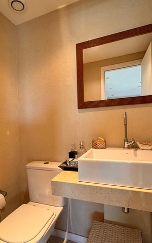 Apartamento à venda com 237m², 3 quartos e 2 vagas Apartamento à venda com 237m², 3 quartos e 2 vagasLavabo