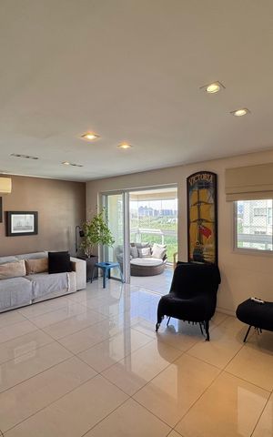 Apartamento à venda com 237m², 3 quartos e 2 vagas Apartamento à venda com 237m², 3 quartos e 2 vagasSala