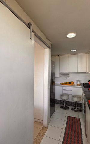 Apartamento à venda com 237m², 3 quartos e 2 vagas Apartamento à venda com 237m², 3 quartos e 2 vagasCozinha e Área de Serviço