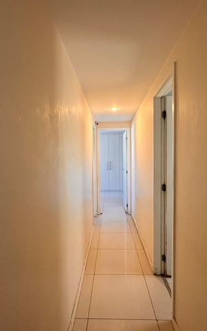 Apartamento à venda com 237m², 3 quartos e 2 vagas Apartamento à venda com 237m², 3 quartos e 2 vagasCorredor