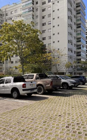 Apartamento à venda com 237m², 3 quartos e 2 vagas Apartamento à venda com 237m², 3 quartos e 2 vagasÁrea comum