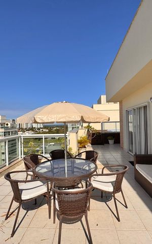 Apartamento à venda com 237m², 3 quartos e 2 vagas Apartamento à venda com 237m², 3 quartos e 2 vagasTerraço