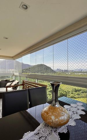 Apartamento à venda com 237m², 3 quartos e 2 vagas Apartamento à venda com 237m², 3 quartos e 2 vagasVaranda