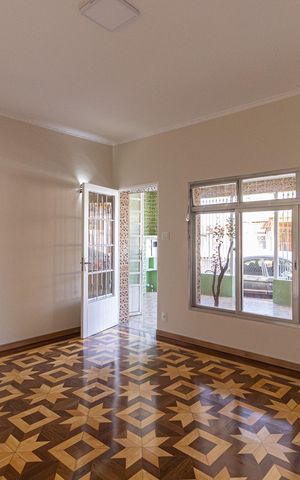 Casa para alugar com 310m², 3 quartos e 5 vagas Casa para alugar com 310m², 3 quartos e 5 vagasSala