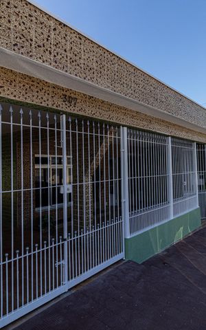 Casa para alugar com 310m², 3 quartos e 5 vagas Casa para alugar com 310m², 3 quartos e 5 vagasFachada