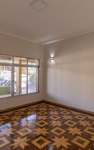 Casa para alugar com 310m², 3 quartos e 5 vagas Casa para alugar com 310m², 3 quartos e 5 vagasSala