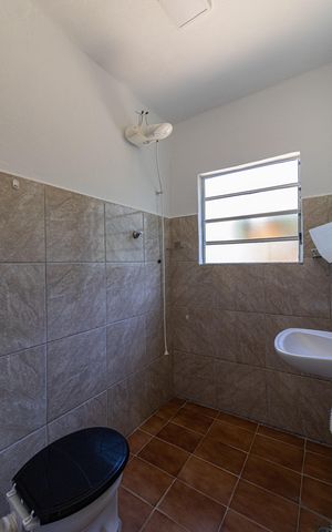 Casa para alugar com 310m², 3 quartos e 5 vagas Casa para alugar com 310m², 3 quartos e 5 vagasEdícula - Banheiro
