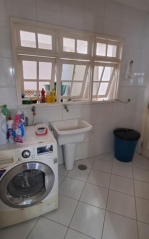 Casa à venda com 380m², 4 quartos e 6 vagas Casa à venda com 380m², 4 quartos e 6 vagasÁrea de serviço