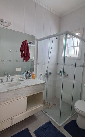 Casa à venda com 380m², 4 quartos e 6 vagas Casa à venda com 380m², 4 quartos e 6 vagasBanheiro