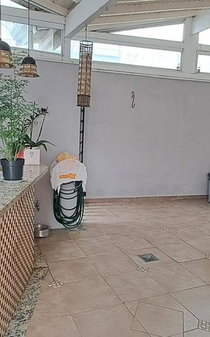 Casa à venda com 380m², 4 quartos e 6 vagas Casa à venda com 380m², 4 quartos e 6 vagasÁrea externa