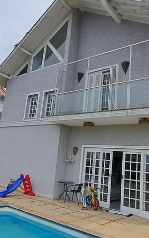 Casa à venda com 380m², 4 quartos e 6 vagas Casa à venda com 380m², 4 quartos e 6 vagasÁrea externa