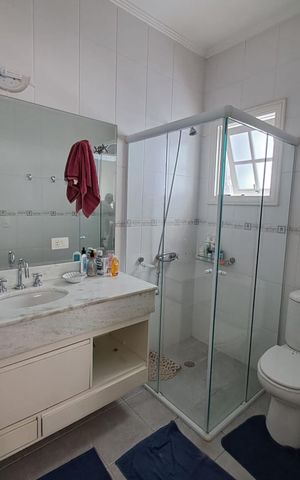 Casa à venda com 380m², 4 quartos e 6 vagas Casa à venda com 380m², 4 quartos e 6 vagasBanheiro