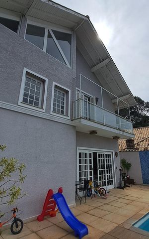 Casa à venda com 380m², 4 quartos e 6 vagas Casa à venda com 380m², 4 quartos e 6 vagasÁrea externa