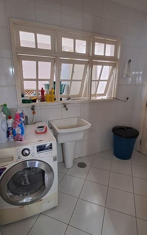 Casa à venda com 380m², 4 quartos e 6 vagas Casa à venda com 380m², 4 quartos e 6 vagasÁrea de serviço