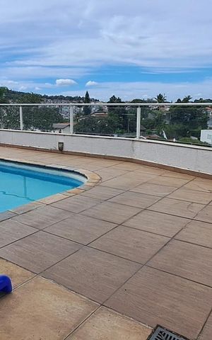 Casa à venda com 380m², 4 quartos e 6 vagas Casa à venda com 380m², 4 quartos e 6 vagasÁrea externa