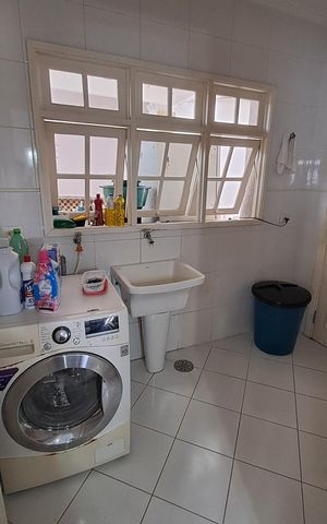 Casa à venda com 380m², 4 quartos e 6 vagas Casa à venda com 380m², 4 quartos e 6 vagasÁrea de serviço
