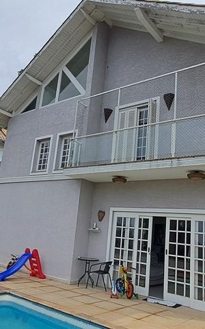 Casa à venda com 380m², 4 quartos e 6 vagas Casa à venda com 380m², 4 quartos e 6 vagasÁrea externa