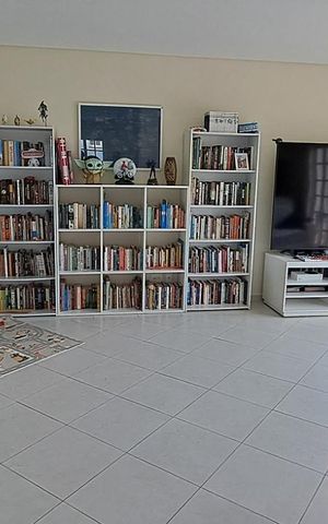 Casa à venda com 380m², 4 quartos e 6 vagas Casa à venda com 380m², 4 quartos e 6 vagasSala