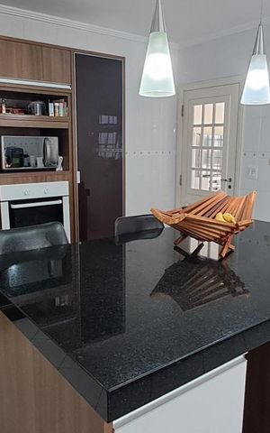 Casa à venda com 380m², 4 quartos e 6 vagas Casa à venda com 380m², 4 quartos e 6 vagasCozinha