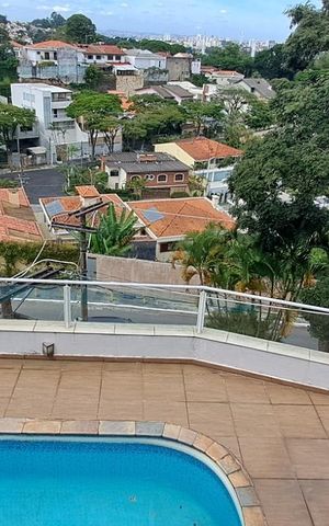 Casa à venda com 380m², 4 quartos e 6 vagas Casa à venda com 380m², 4 quartos e 6 vagasÁrea externa