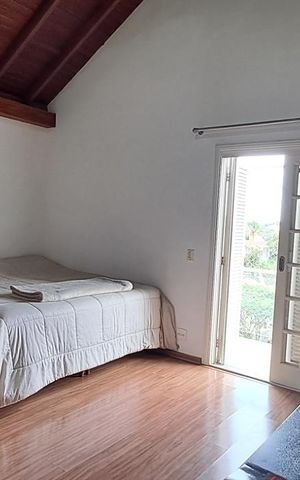 Casa à venda com 380m², 4 quartos e 6 vagas Casa à venda com 380m², 4 quartos e 6 vagasQuarto 3