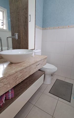 Casa à venda com 380m², 4 quartos e 6 vagas Casa à venda com 380m², 4 quartos e 6 vagasBanheiro
