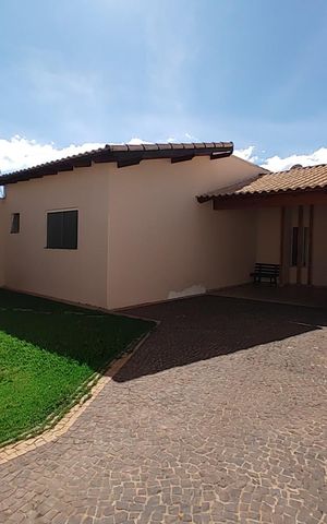 Casa para alugar com 190m², 4 quartos e 4 vagas